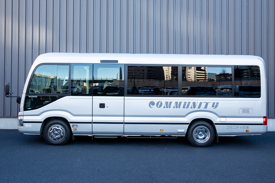 東京の貸切バス|運転手付きで格安の見積もりなら「コミニティ交通」|大型バス