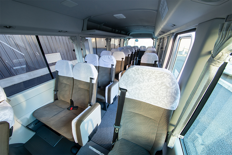 東京の貸切バス|運転手付きで格安の見積もりなら「コミニティ交通」|大型バス