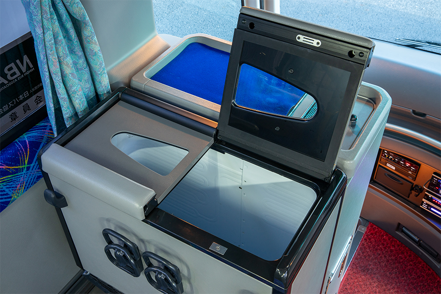 東京の貸切バス|運転手付きで格安の見積もりなら「コミニティ交通」|バス