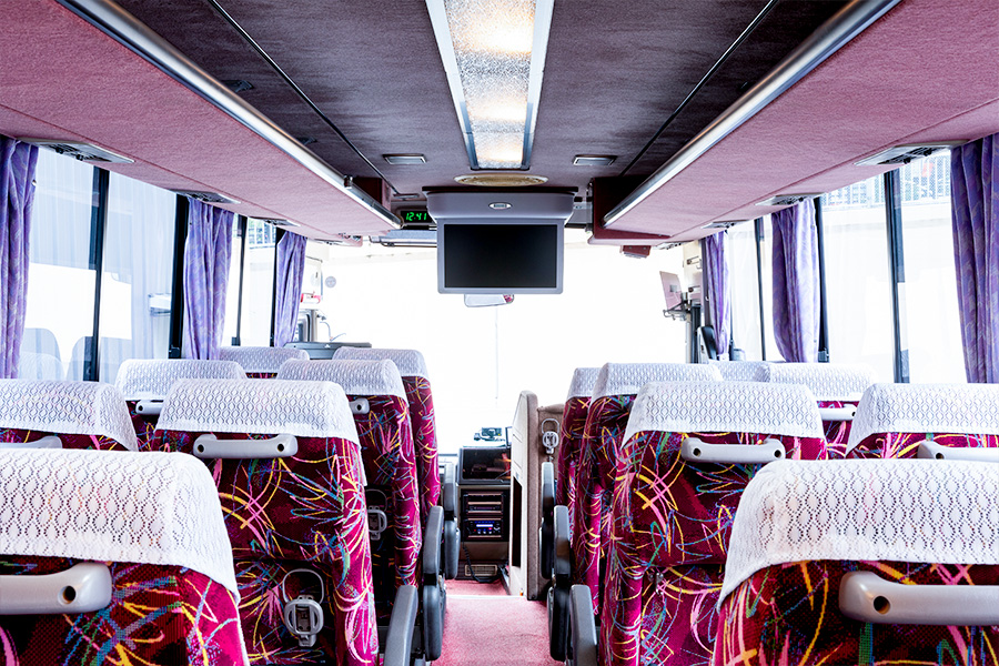 東京の貸切バス|運転手付きで格安の見積もりなら「コミニティ交通」|バス