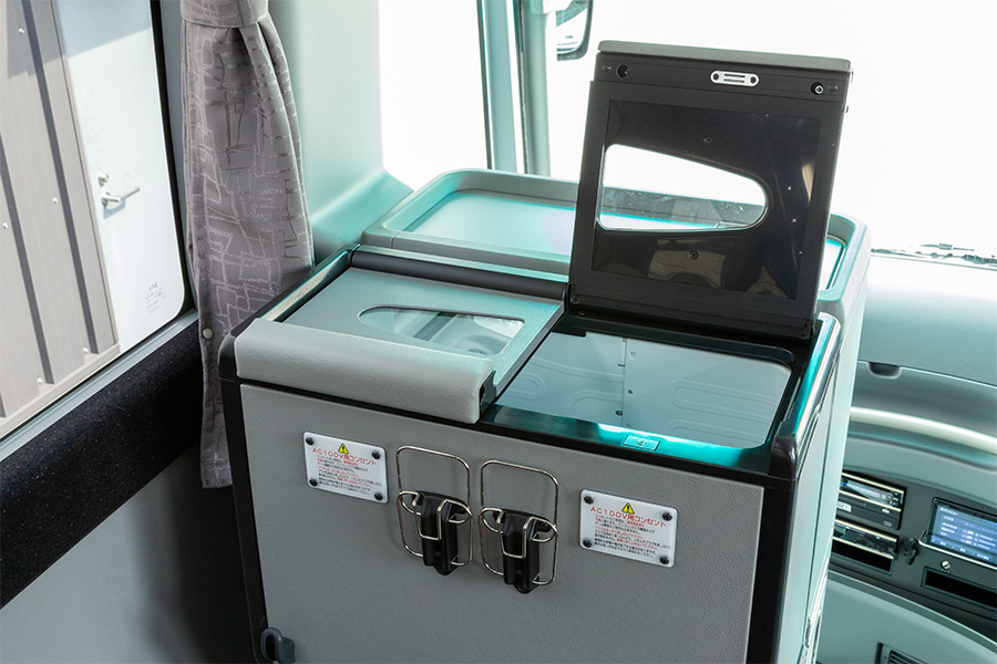 東京の貸切バス|運転手付きで格安の見積もりなら「コミニティ交通」|バス